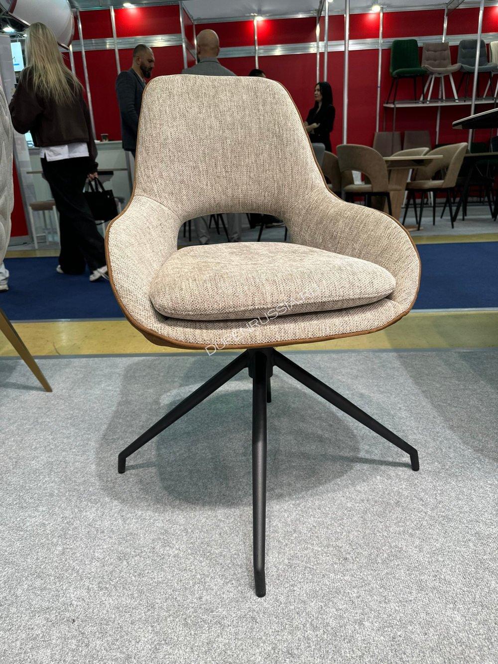 Стул DC-2012-1 бежевый/коричневый вращающийся