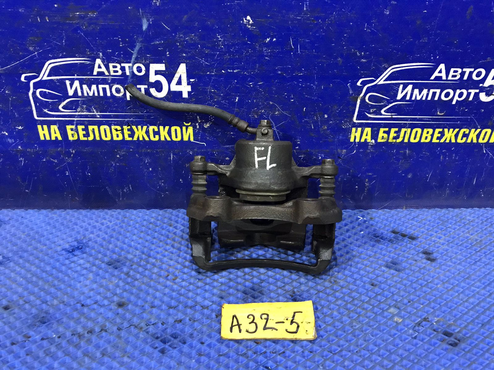 Суппорт тормозной передний левый NISSAN CEFIRO 1997