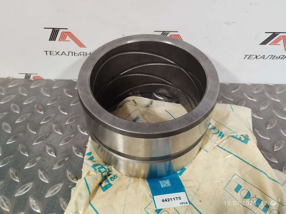 Втулка 4421175