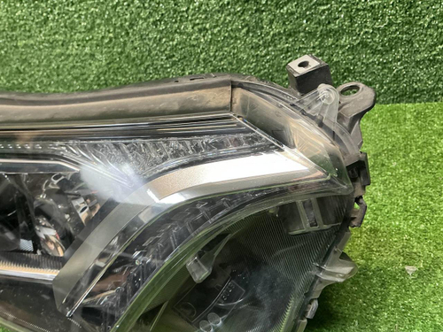 Фара правая Toyota RAV 4 CA40 (2015-2019) галоген