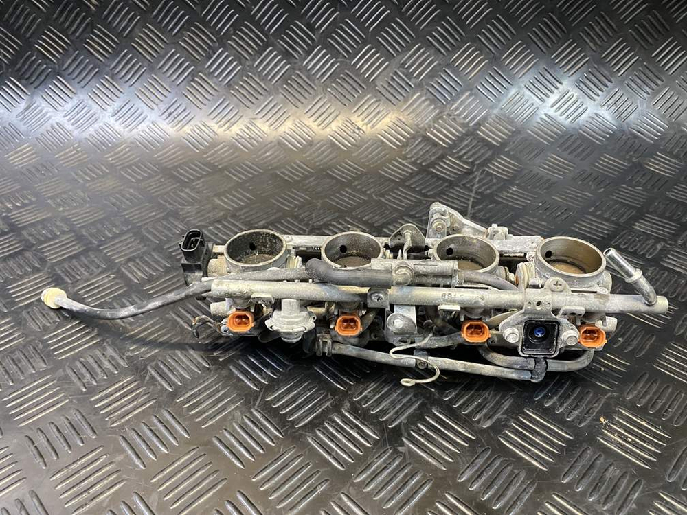 Дроссельные заслонки (впускной коллектор с инжекторами) Yamaha FJR1300A RP13A 2010