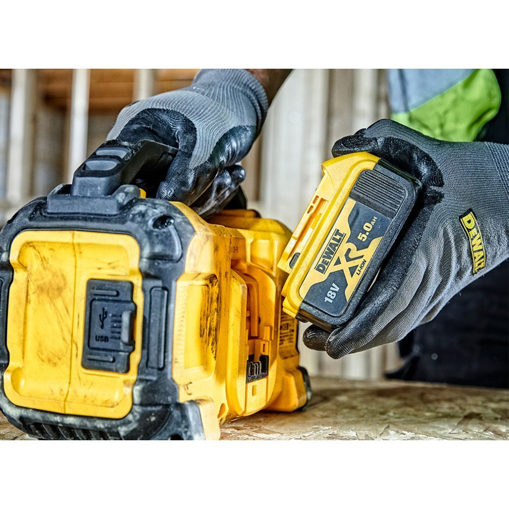 Портативная колонка DeWALT DCR011
