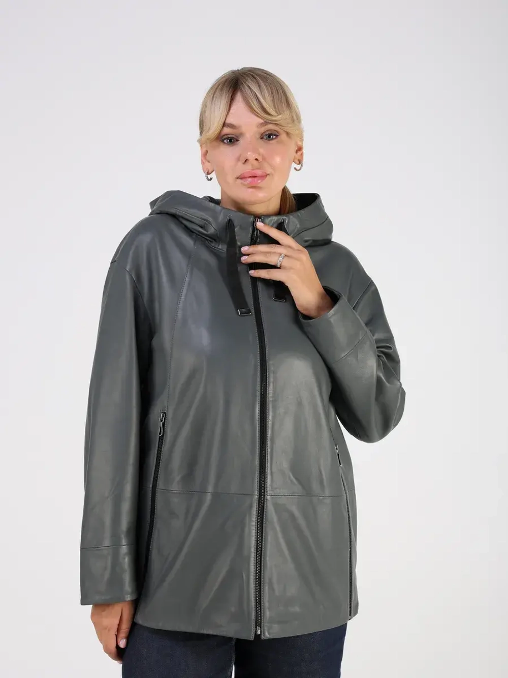 Кожаная куртка демисезонная с капюшоном