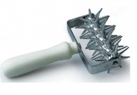 Ролик для наколки теста с пластиковой ручкой 12 см