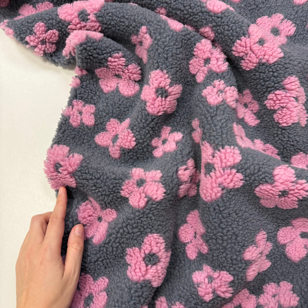 Шерпа Розовые цветы на сером фоне