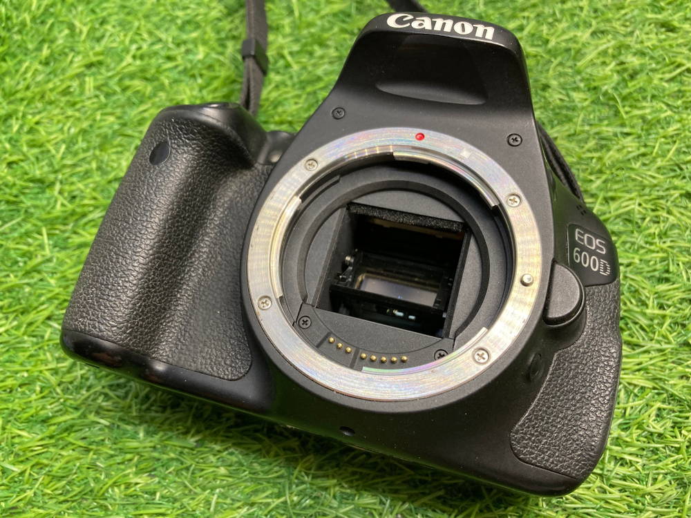 Canon 600D kit 18-55mm 3.5-5.6 IS ll 13.000 кадров