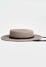 Шляпа из фетра с косынкой