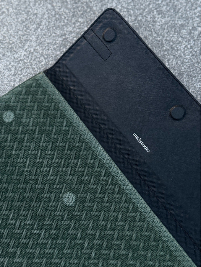 Laptop case pletenka green