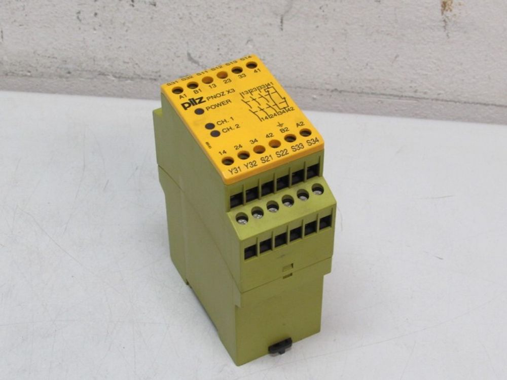 Pilz PNOZ X3 230VAC 24VDC 3n/o 1n/c 1so ID No. 774318