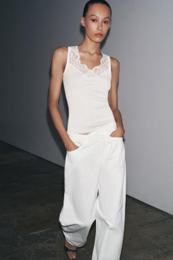 ZARA ФУТБОЛКА В РУБЧИК С КРУЖЕВОМ, ЖЕЛТОВАТО-БЕЛЫЙ