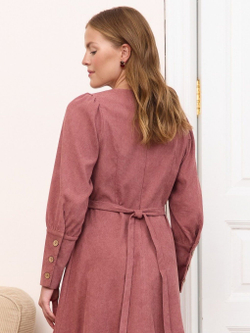 Платье с широкими манжетами