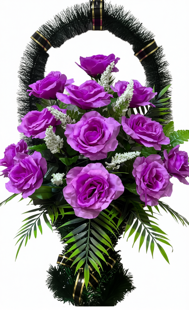 Корзина из искусственных цветов: фиолетовые розы, белые цветы-наполнители и зеленая листва, оформленная черной лентой с золотой каймой. Корзина из искусственных цветов: фиолетовые розы, белые цветы-наполнители и зеленая листва, оформленная черной лентой с золотой каймой.