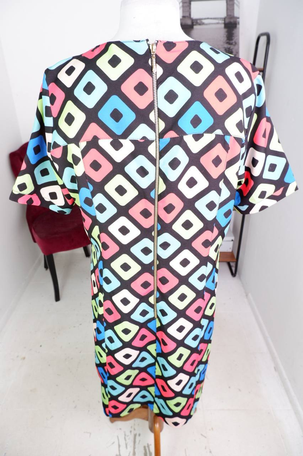 Платье с ярким орнаментом, визуально на 52 размер