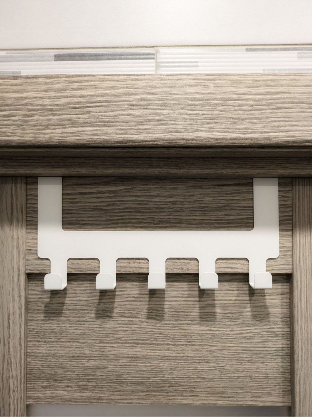 Вешалка на дверь навесная для одежды и полотенец белая