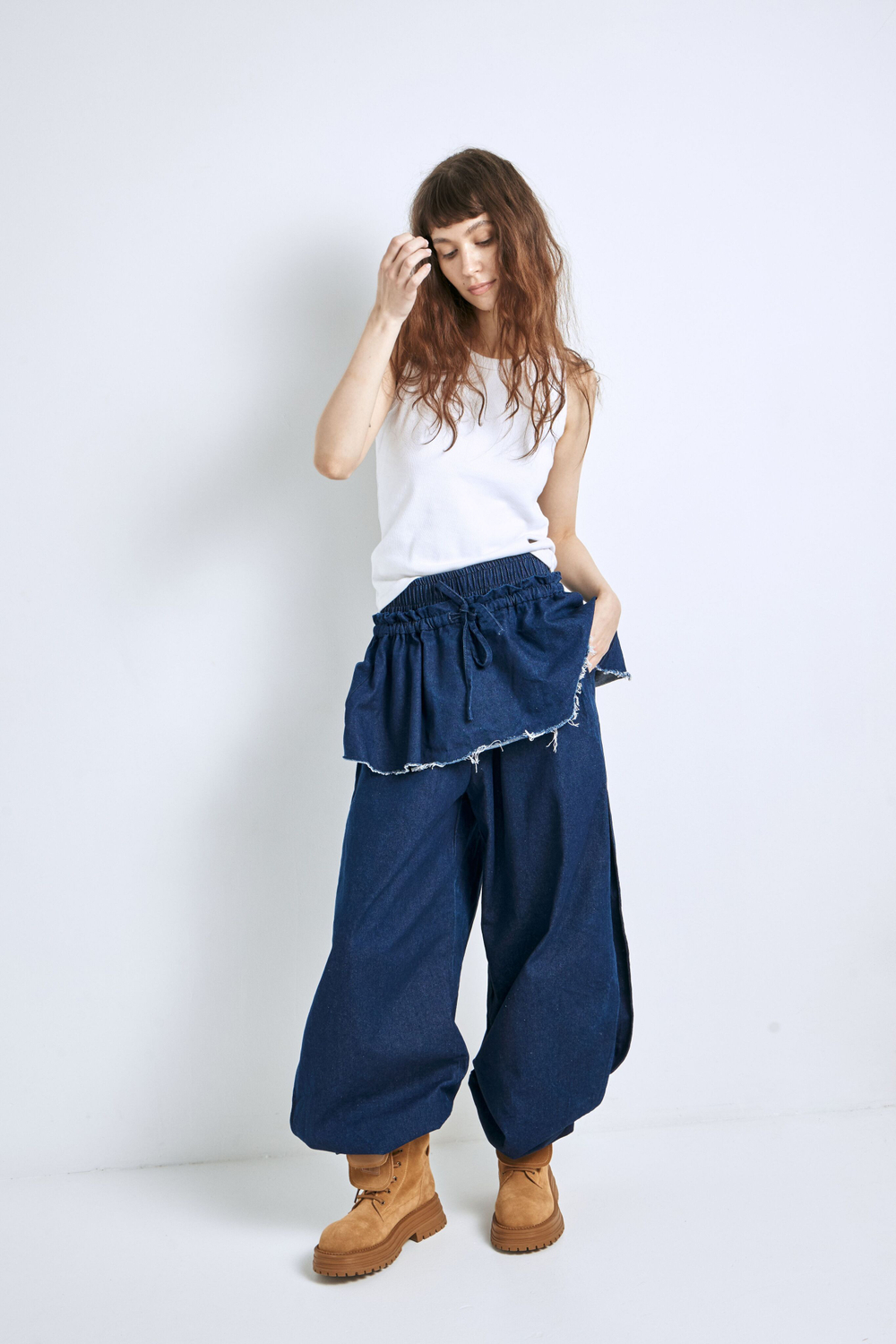 Джинсы с баской SELECT