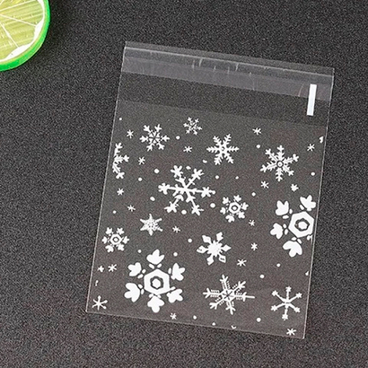 100 пакетиков 7х7+3 см. с клеевым клапаном и рисунком Снежинки