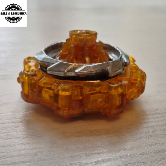 Волчок Chain Kerbeus Karma Moment'-3 и лаунчер из набора B204 от Takara Tomy