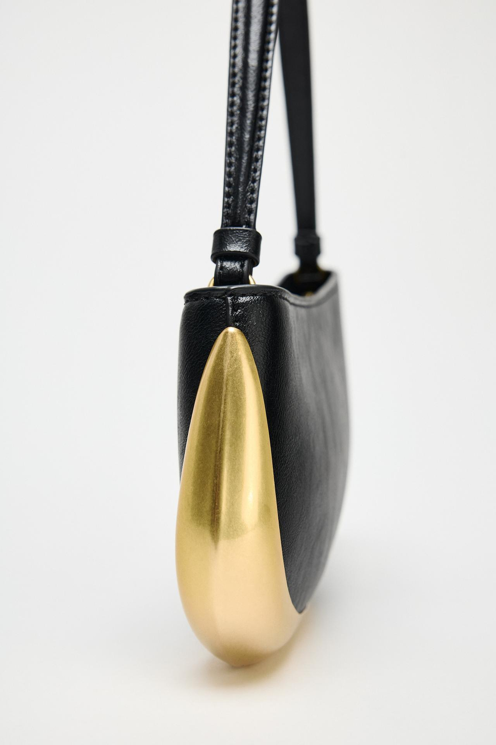 ZARA СУМКА С МЕТАЛЛИЧЕСКОЙ ДЕТАЛЬЮ, ЧЕРНЫЙ