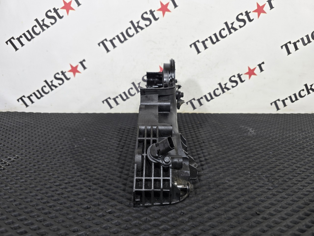 Крышка плиты двигателя