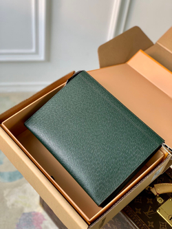 Louis Vuitton Pochette Voyage MM