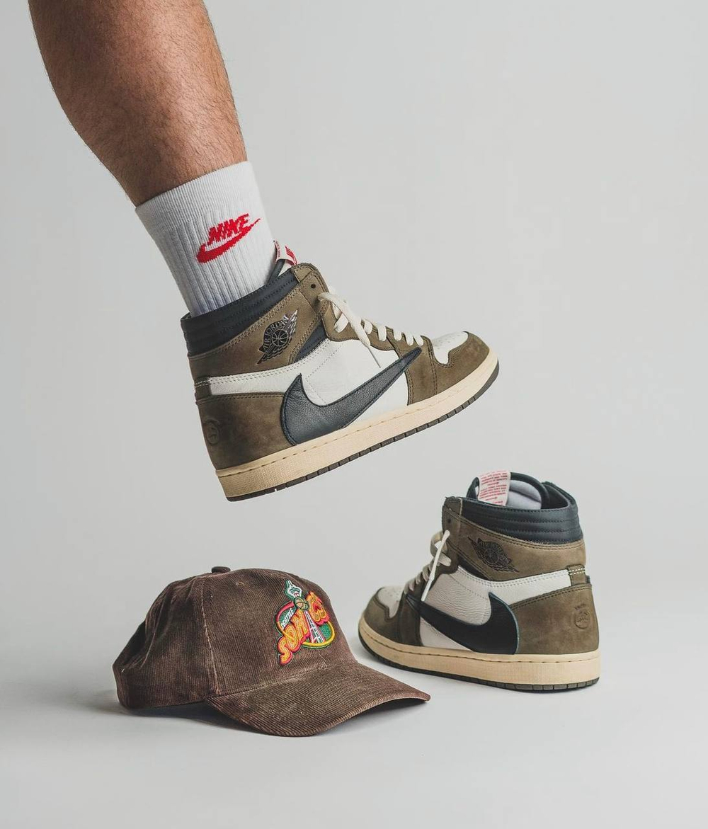 Кроссовки Nike Air Jordan Retro High Travis Scott