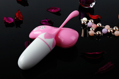 Розовое виброяйцо  iPED EGG  с пультом дистанционного управления
