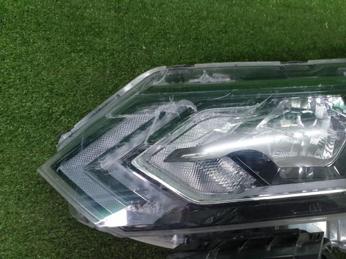 Битая Фара левая Nissan Qashqai 2 j11 (17-23) галоген