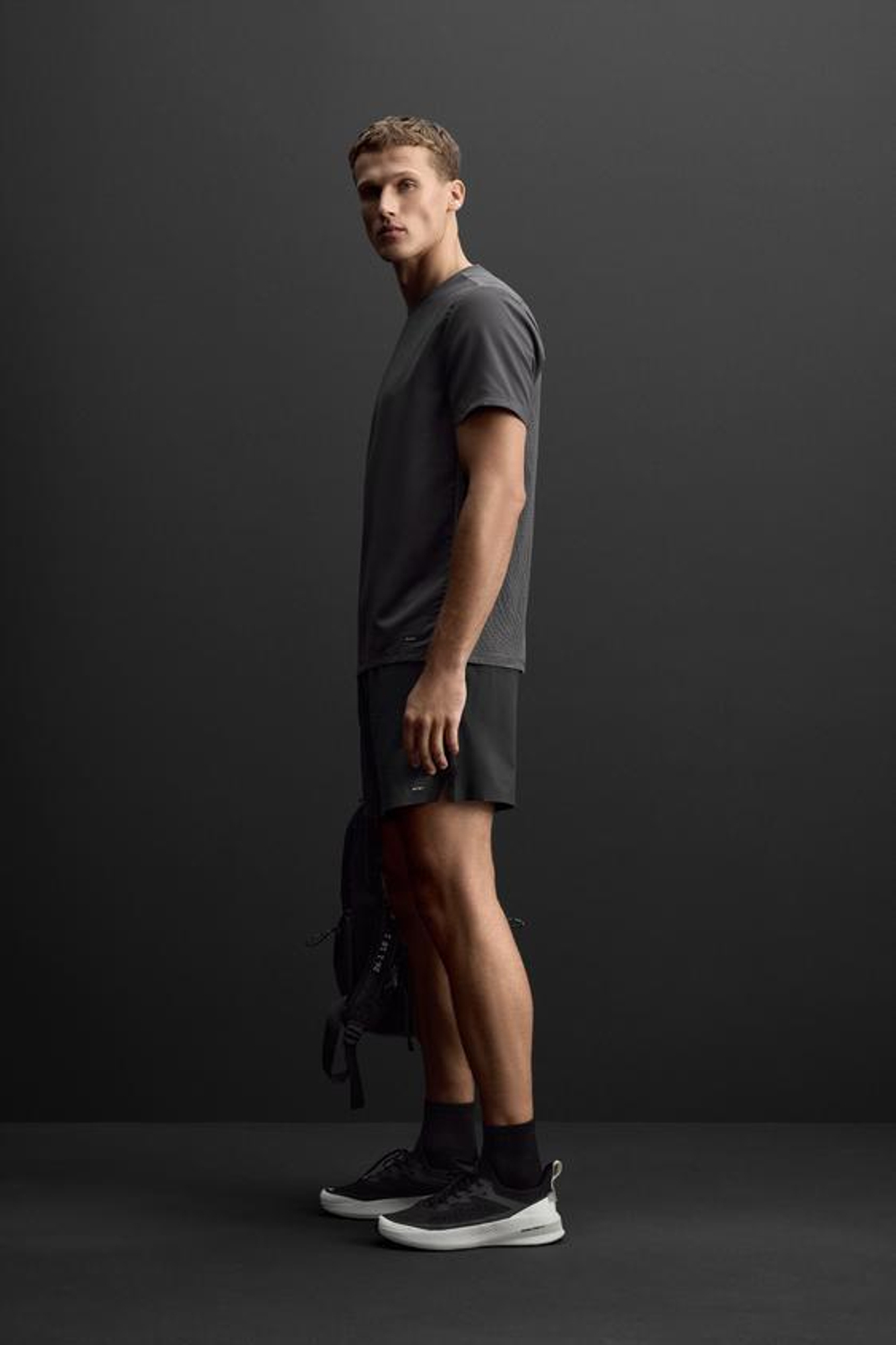 ZARA ЛЕГКАЯ СПОРТИВНАЯ ФУТБОЛКА, АНТРАЦИТОВО-СЕРЫЙ