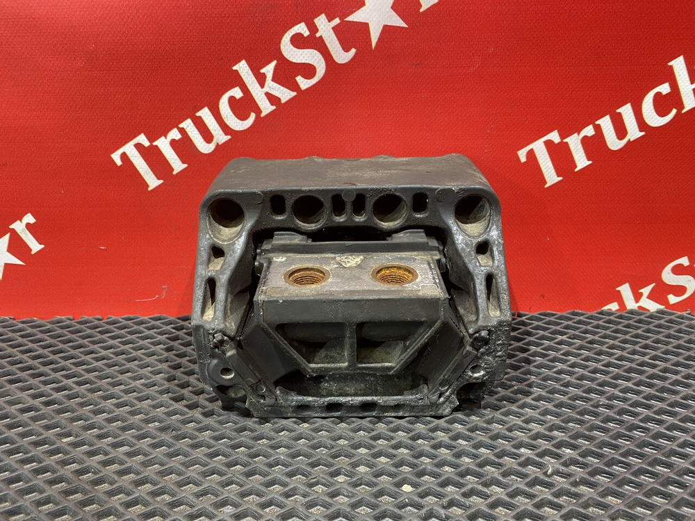 Подушка двигателя задняя левая