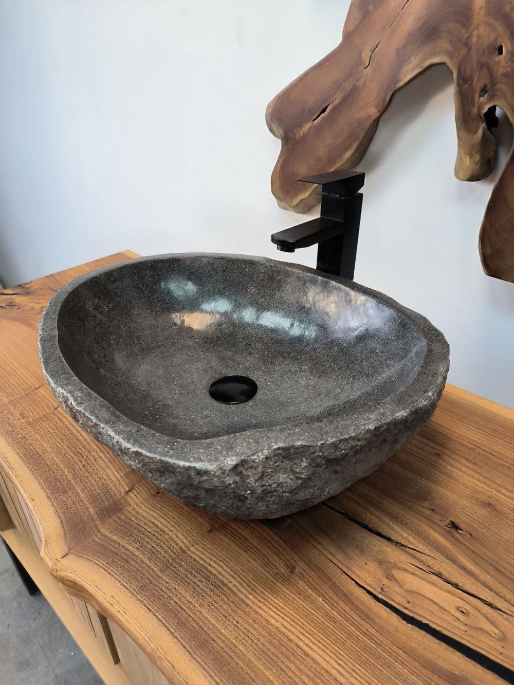 Раковина из речного камня RS-65881 52х42х15 из натурального камня