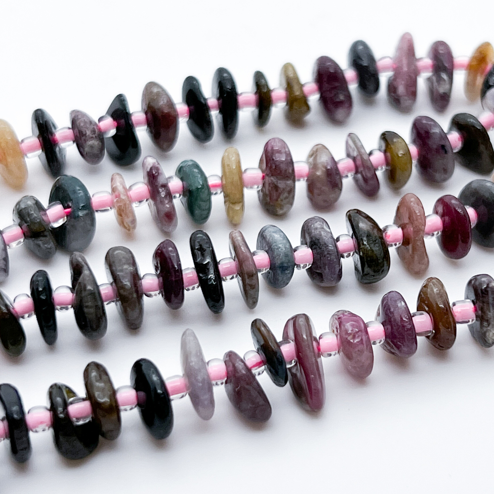 Турмалин бусины, галтовка, размер около 9-11*2-4 мм, цена за отрезок 19 см (1/2 нити)