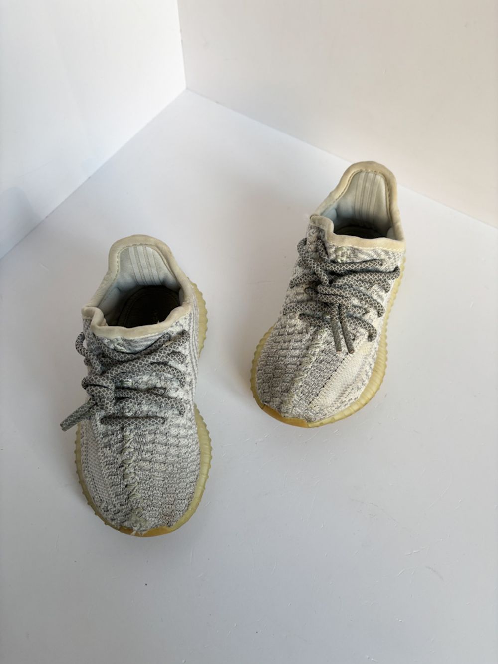 Кроссовки Adidas Boost, 22,5