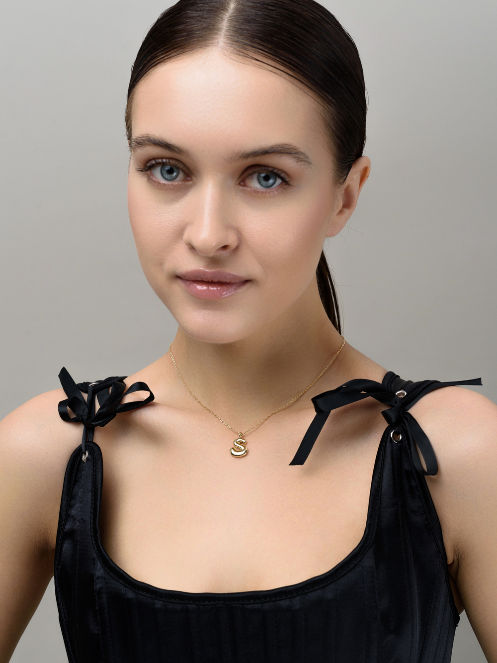 Колье с буквой