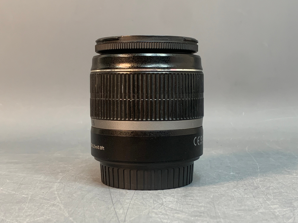 Canon EF-S 18-55mm 3.5-5.6 IS, царапка на передней линзе