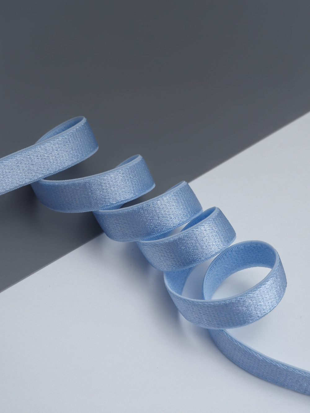 Резинка бретелечная нежно-голубая глянцевая ширина 10 мм