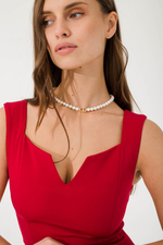 Платье футляр с разрезом