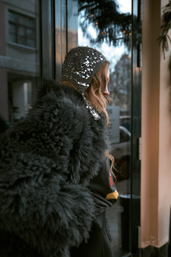 Чепчик серый с пайетками