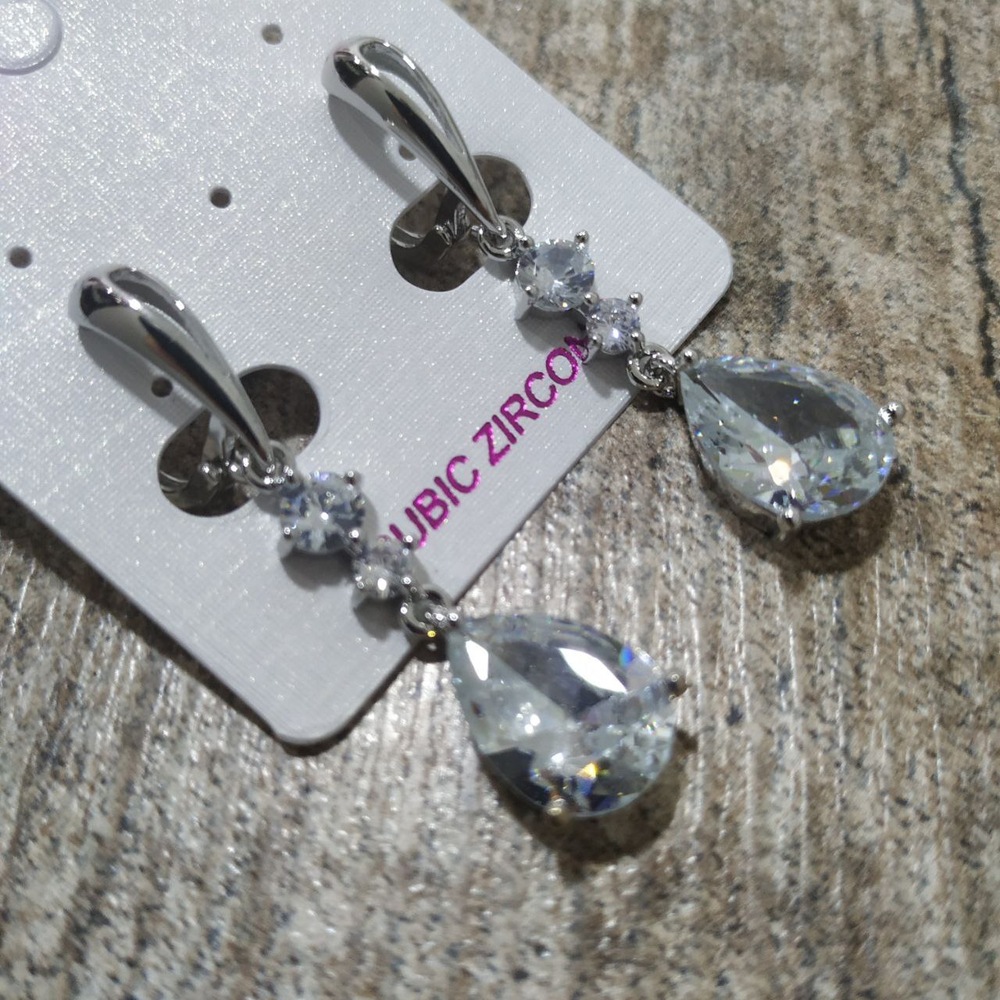Серьги на англ.заст. Cubic Zirconia подвеска капля 2 кристалла цвет прозрачный металл серебристый