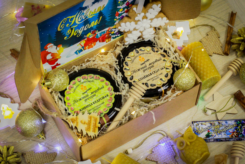 Новогодний подарочный набор с крем-медом в крафт-коробке