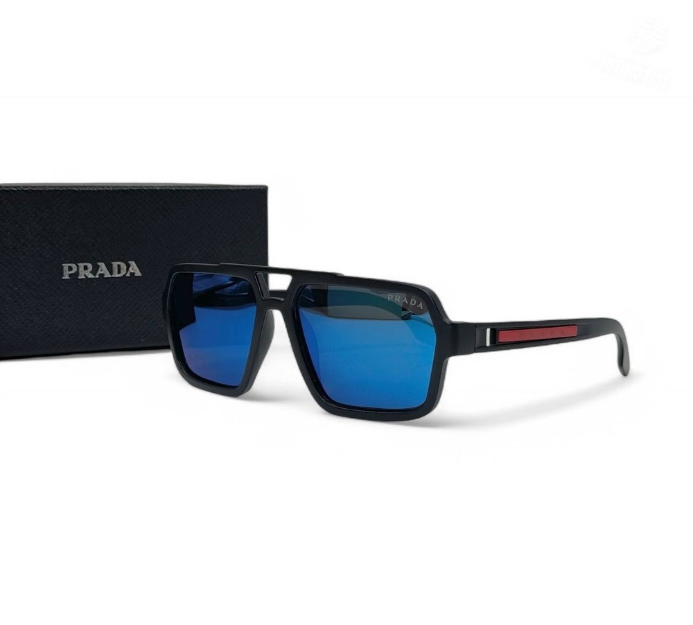 Солнечные очки Prada