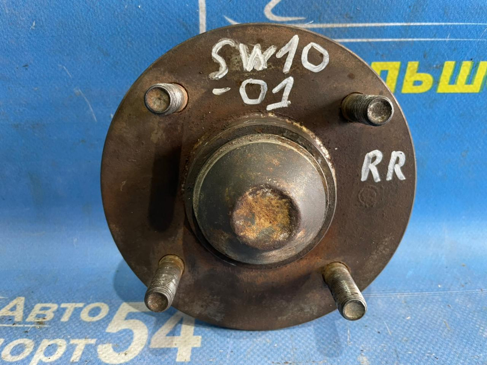 Ступица задняя правая NISSAN AVENIR 1994