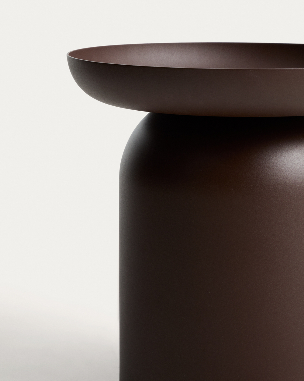 Уличный столик Arcola из темно-коричневого алюминия, диаметр 45 см