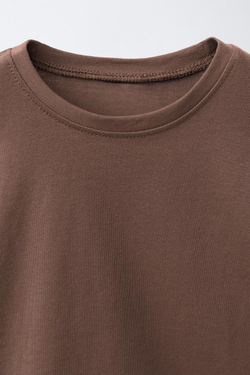 ZARA НАБОР ИЗ ТРЕХ ФУТБОЛОК С ПРИНТОМ, ЭКРЮ/КОРИЧНЕВЫЙ