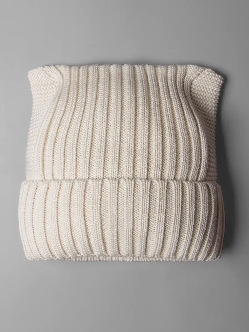 Шапка вязаная с ушками женская на осень