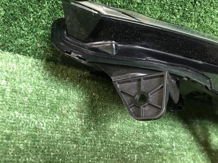 Битый Указатель поворота левый Omoda C5 (22-нв)