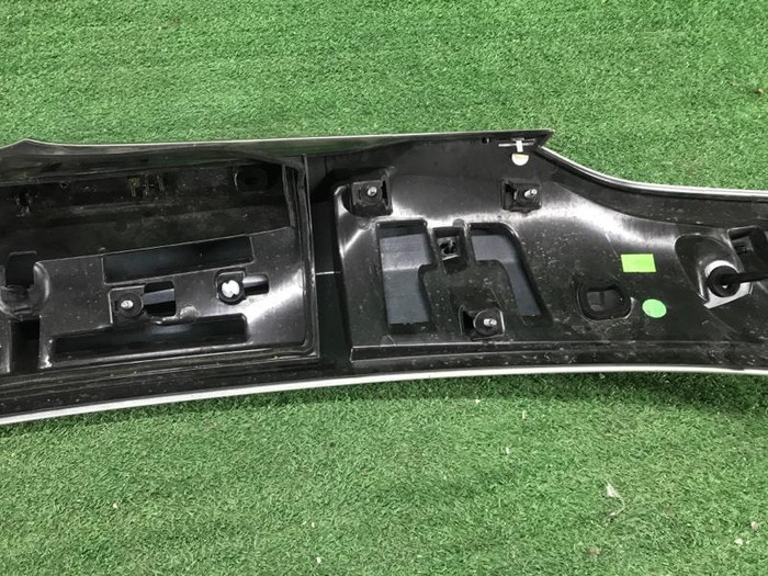 Спойлер крышки багажника Maserati Levante (2016-2020)