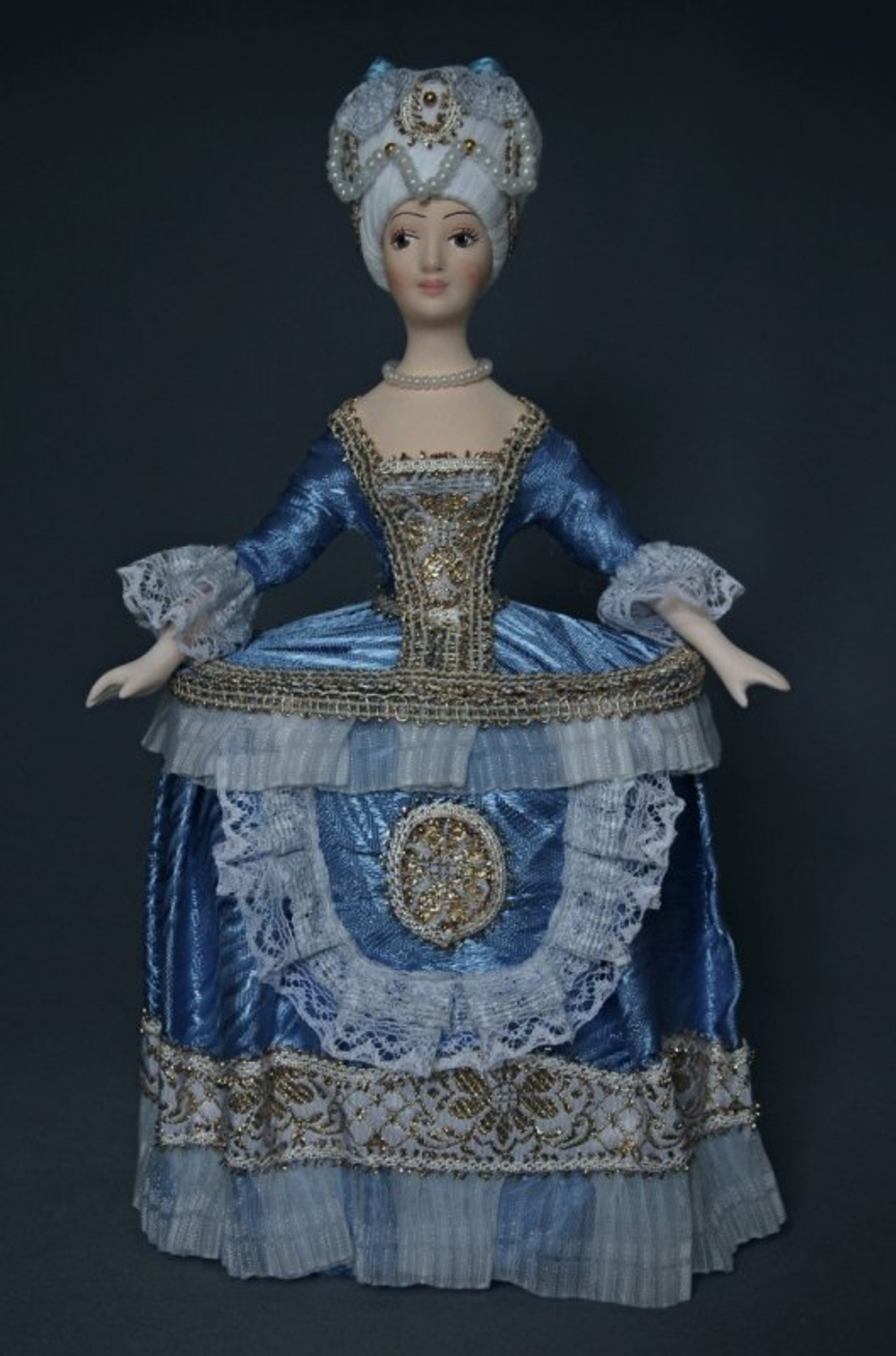 Кукла коллекционная Потешного промысла Шкатулка-футляр в костюме придворной дамы 18в. Европа