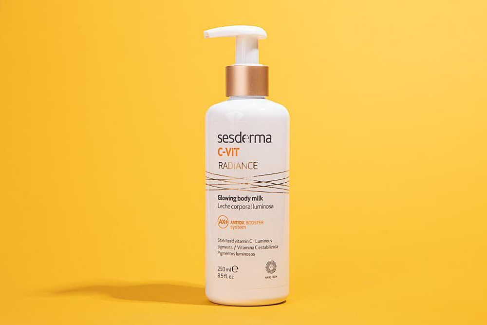 Подарочный набор Sesderma: C-VIT RADIANCE - Молочко дли тела с сияющими пигментами, 250 мл + ABRADERMOL VOLCANIC - Скраб с вулканической пудрой, 250 мл