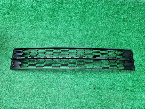 Решетка переднего бампера Skoda Octavia a7 (17-20)