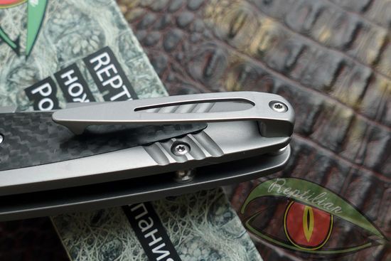 Складной нож REPTILIAN Магистр 1-1 c клинком из стали D2, рукоять карбон